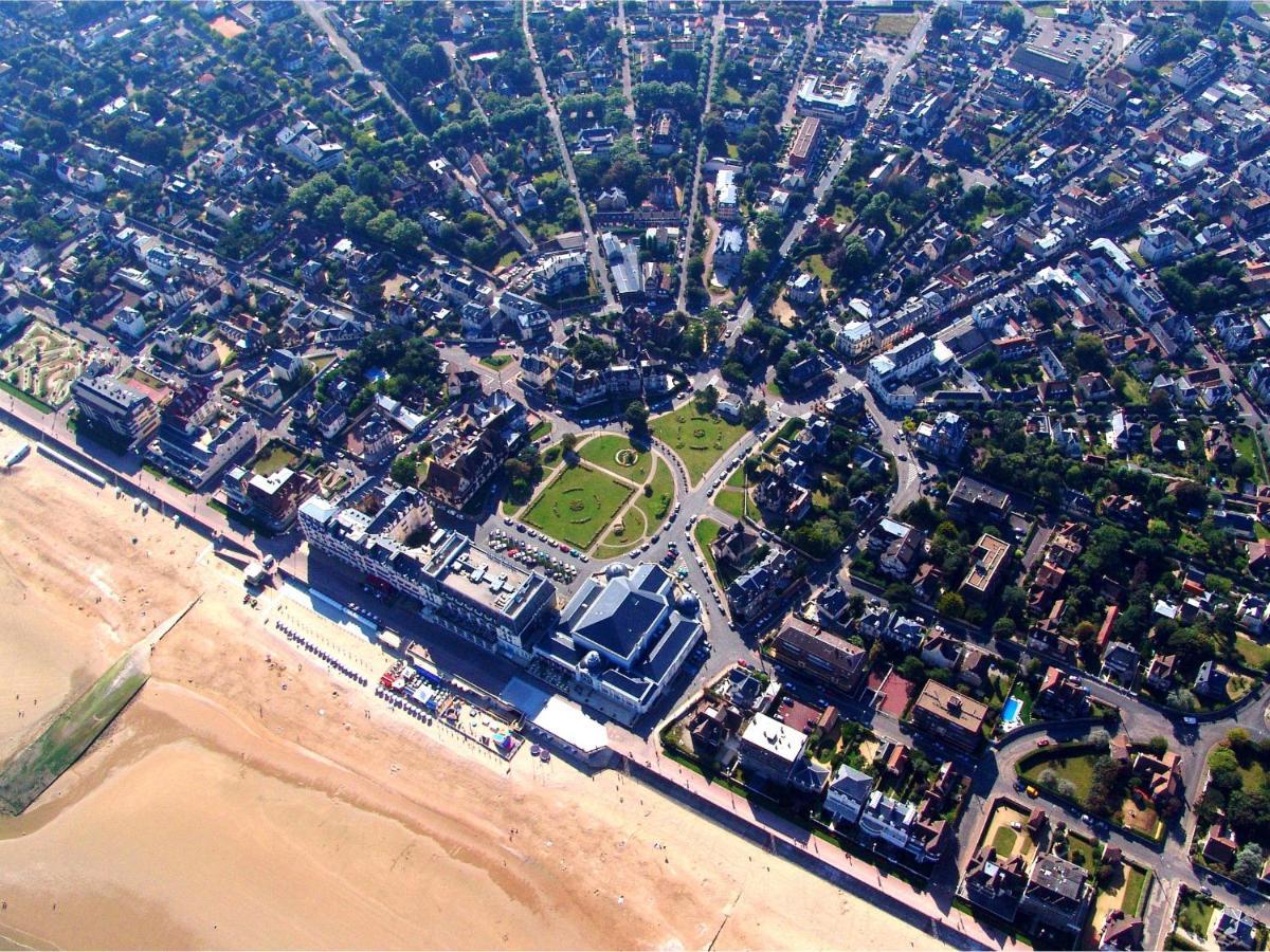 Hyper Centre - 2 Pieces Tout Confort - Terrasse - Ascenseur - Cabourg Exteriör bild